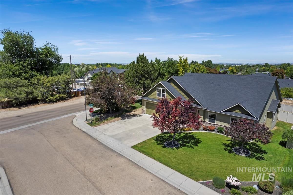 420 Rothbury Dr., Caldwell, Idaho 83605, 4 Bedrooms, 2.5 Bathrooms, Residential For Sale, Price $529,000,MLS 98930405