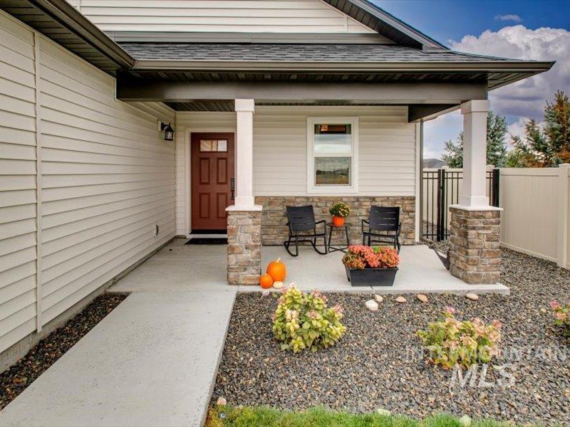 193 W Haniken St, Meridian, Idaho 83642, 2 Bedrooms, 2 Bathrooms, Residential For Sale, Price $399,000,MLS 98930409