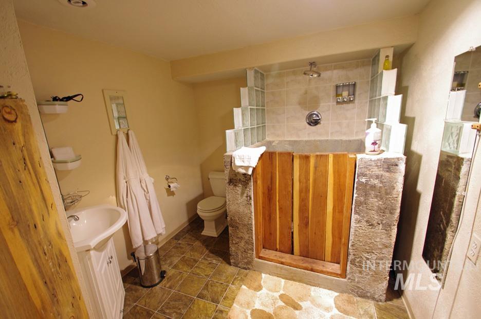 2138 Old White Bird Hill Rd, Grangeville, Idaho 83530, 8 Bedrooms, 8 Bathrooms, Residential For Sale, Price $950,000, 98930483