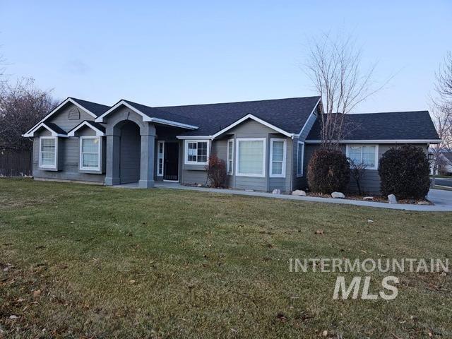 4000 E Winterberry Dr, Nampa, Idaho 83687, 3 Bedrooms, 2 Bathrooms, Residential For Sale, Price $380,000,MLS 98930505