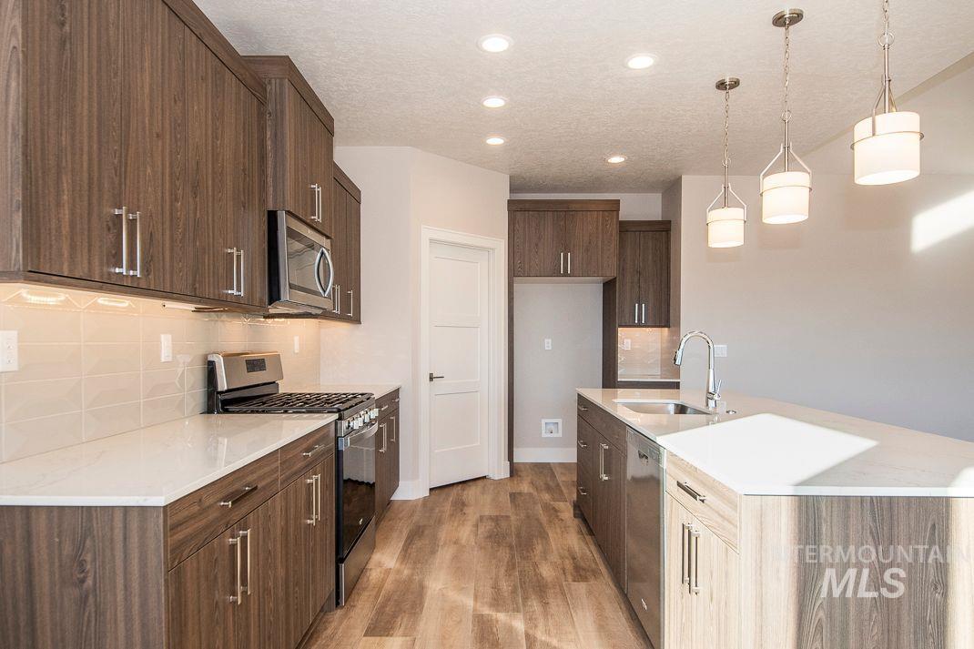 2392 S Thacker Ridge Ave., Nampa, Idaho 83686, 3 Bedrooms, 2.5 Bathrooms, Residential For Sale, Price $589,900, 98930508