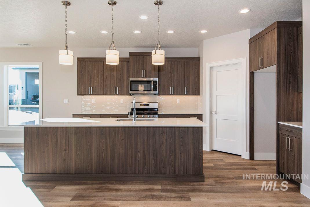 2392 S Thacker Ridge Ave., Nampa, Idaho 83686, 3 Bedrooms, 2.5 Bathrooms, Residential For Sale, Price $589,900, 98930508