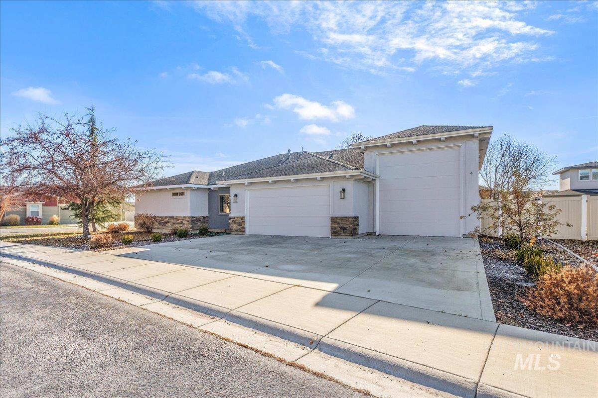 5675 S Icicle Way, Boise, Idaho 83709, 3 Bedrooms, 2.5 Bathrooms, Residential For Sale, Price $589,900,MLS 98930509