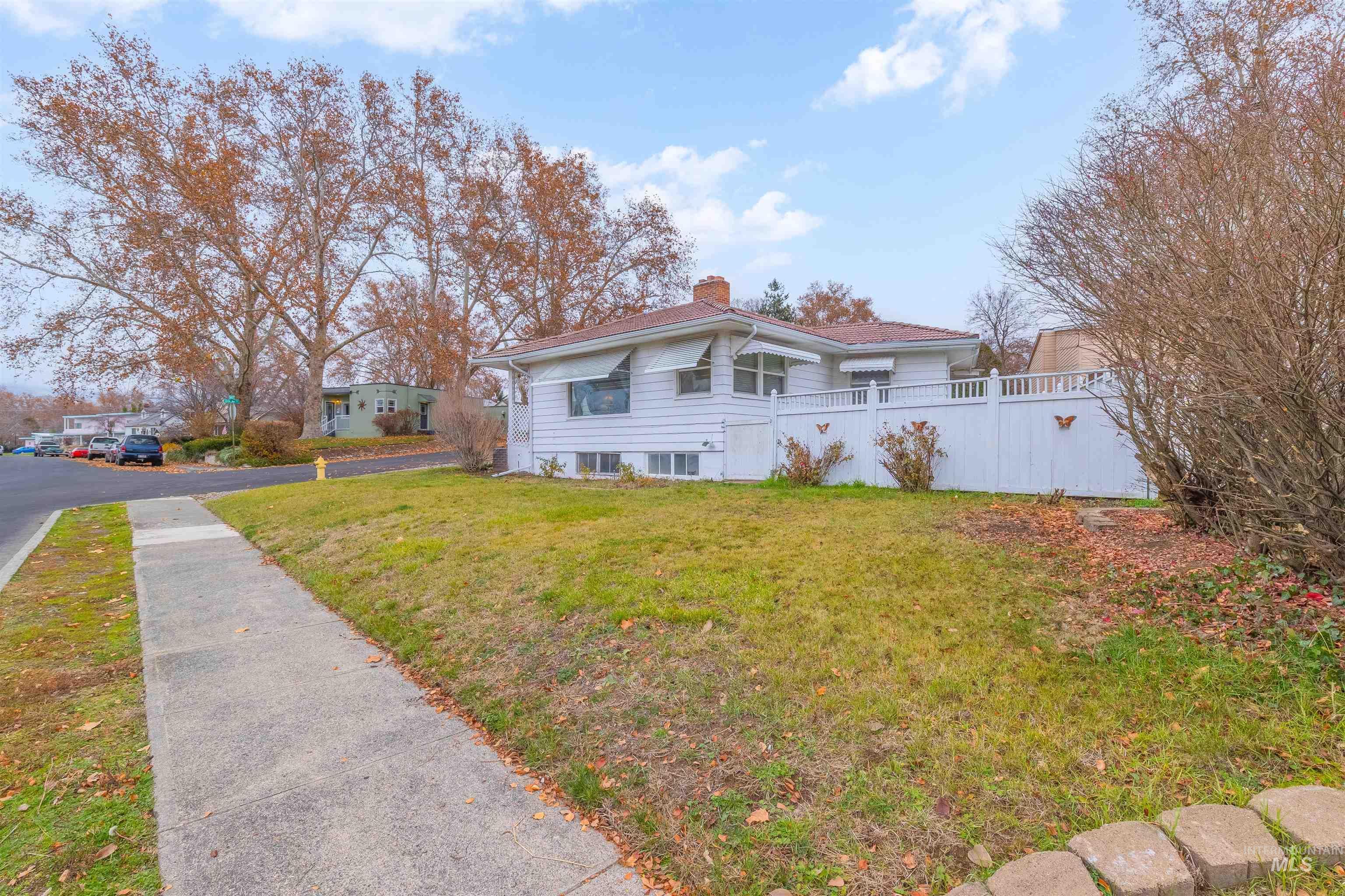 106 13th Avenue, Lewiston, Idaho 83501, 4 Bedrooms, 2 Bathrooms, Residential For Sale, Price $375,000,MLS 98930688