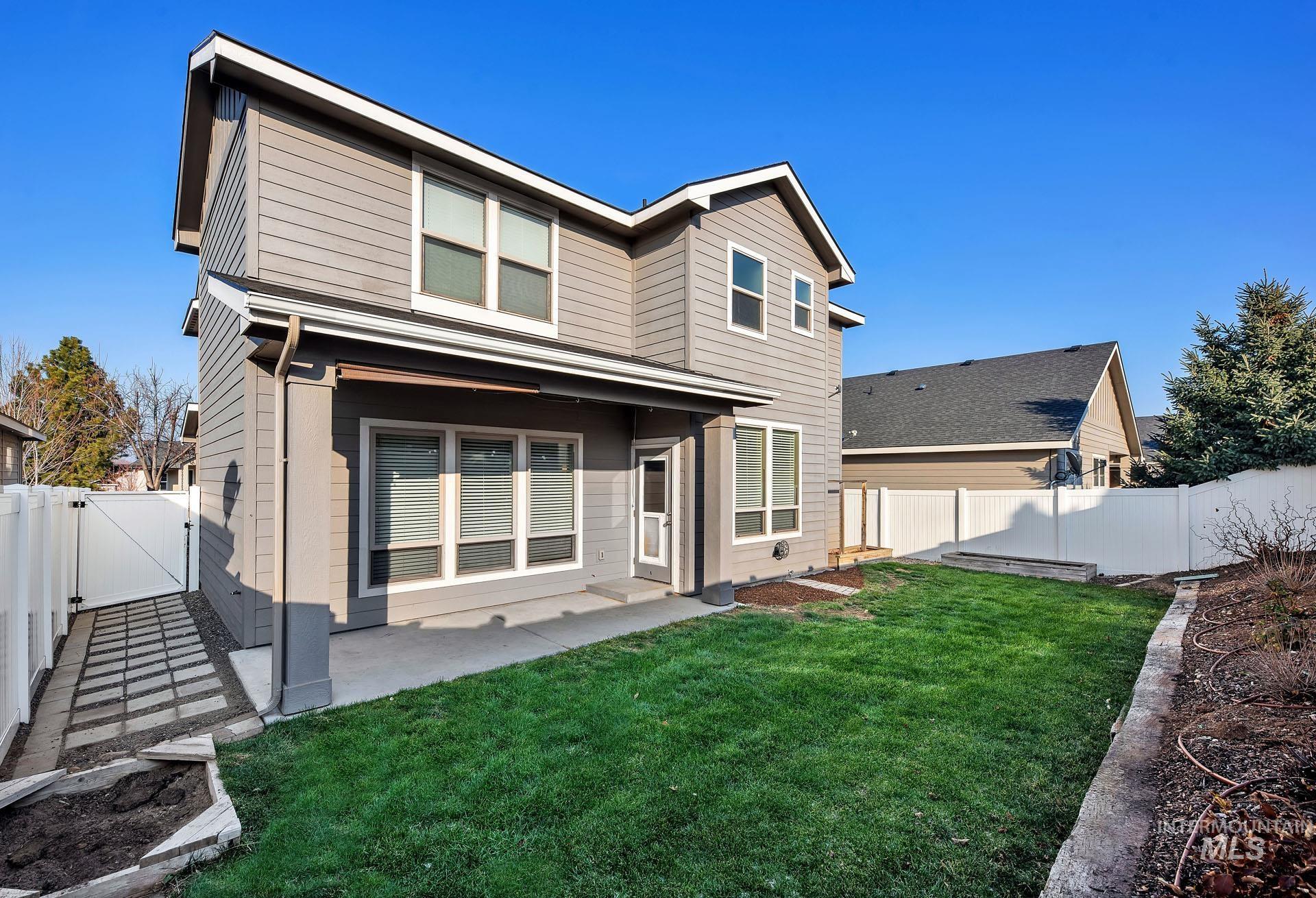 121 E Whitehall, Meridian, Idaho 83642, 4 Bedrooms, 2.5 Bathrooms, Residential For Sale, Price $514,000,MLS 98930768