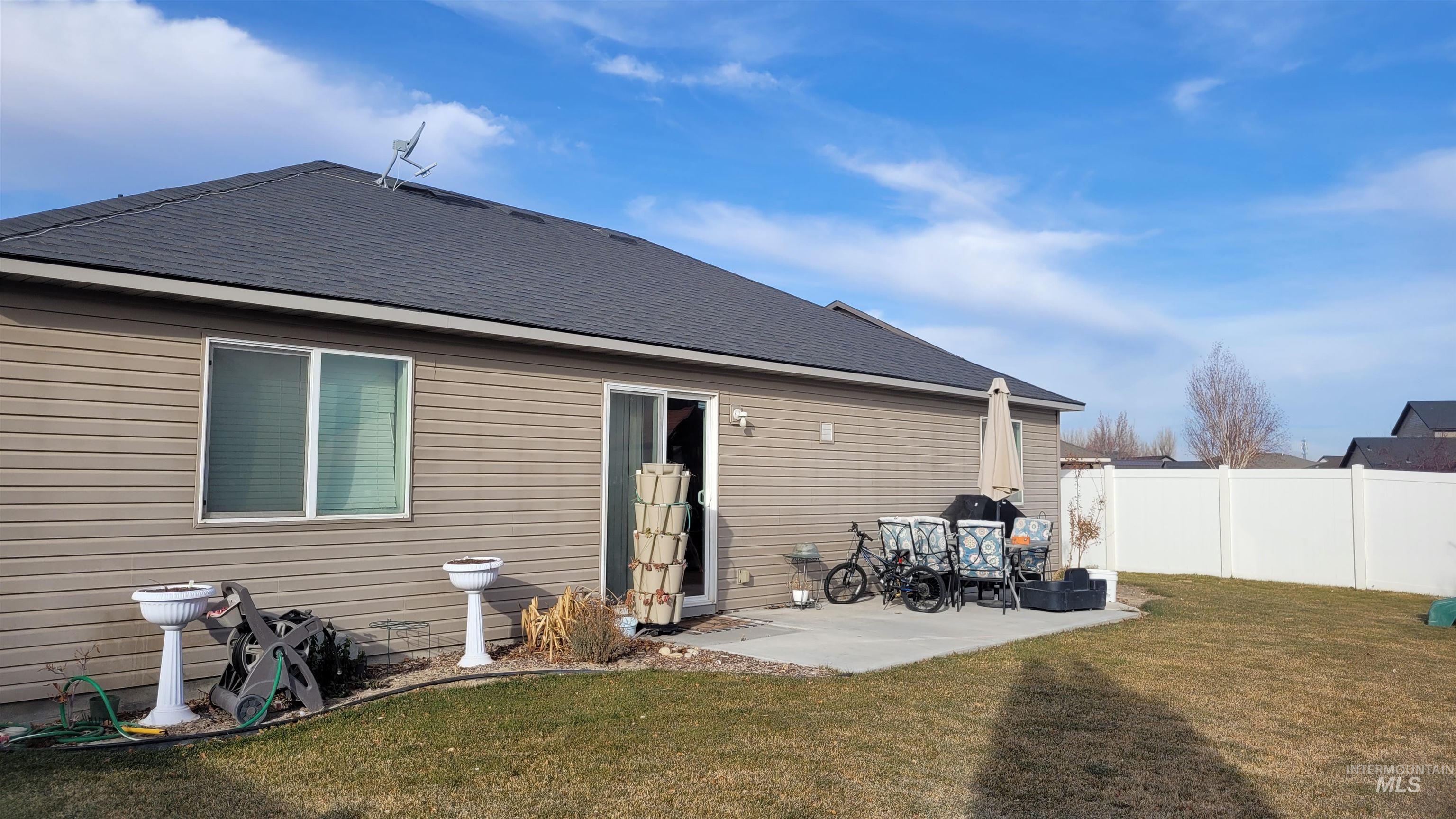 2643 Yellowstone Trail, Burley, Idaho 83318, 3 Bedrooms, 2 Bathrooms, Residential For Sale, Price $324,500,MLS 98930801