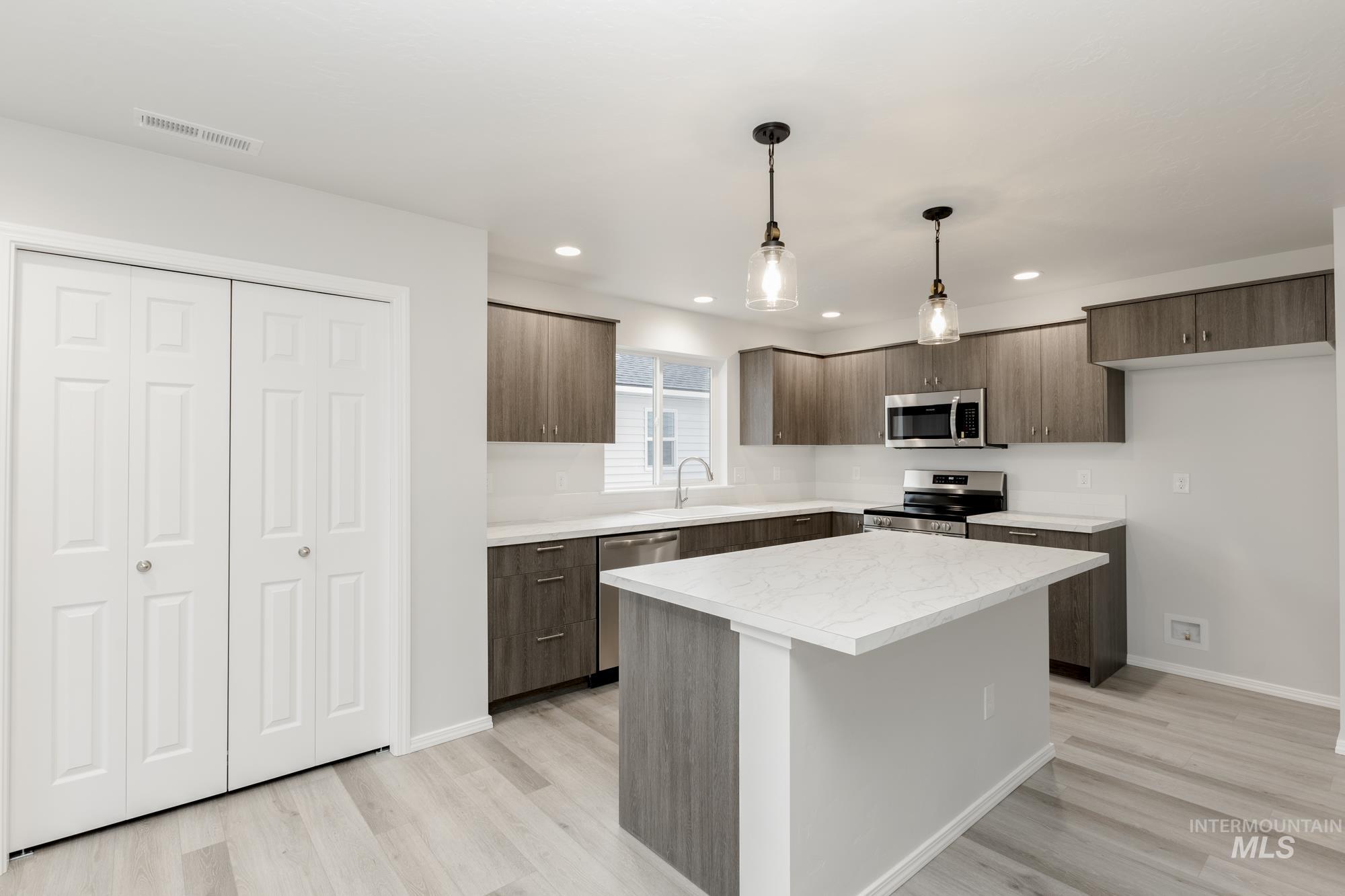 672 S Jayo Ct, Emmett, Idaho 83617, 4 Bedrooms, 2.5 Bathrooms, Residential For Sale, Price $444,990, 98930866