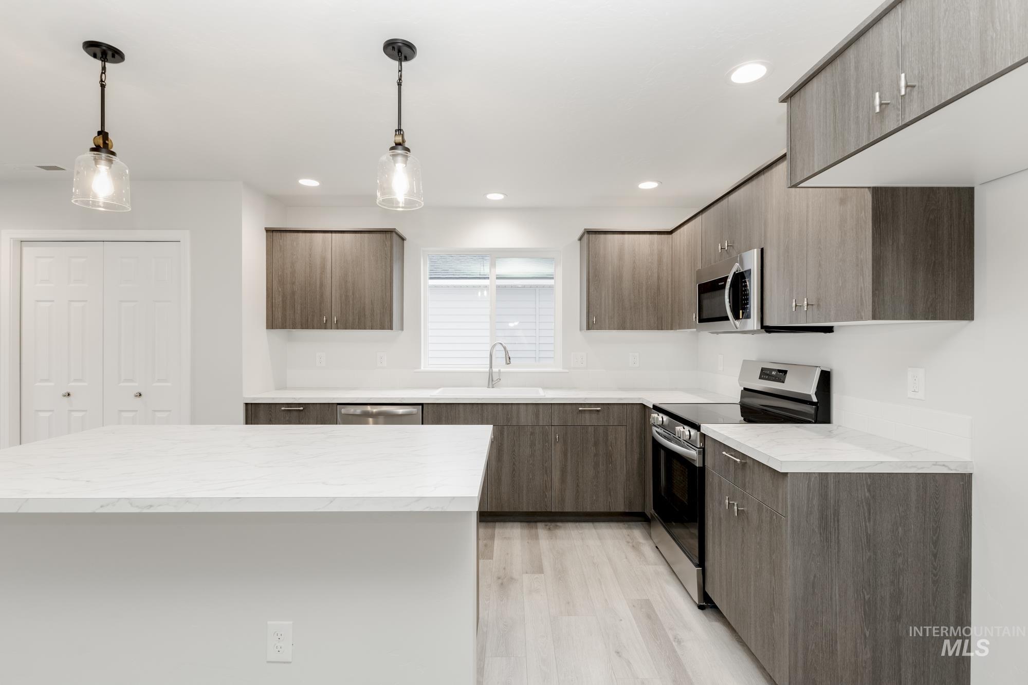 672 S Jayo Ct, Emmett, Idaho 83617, 4 Bedrooms, 2.5 Bathrooms, Residential For Sale, Price $444,990, 98930866