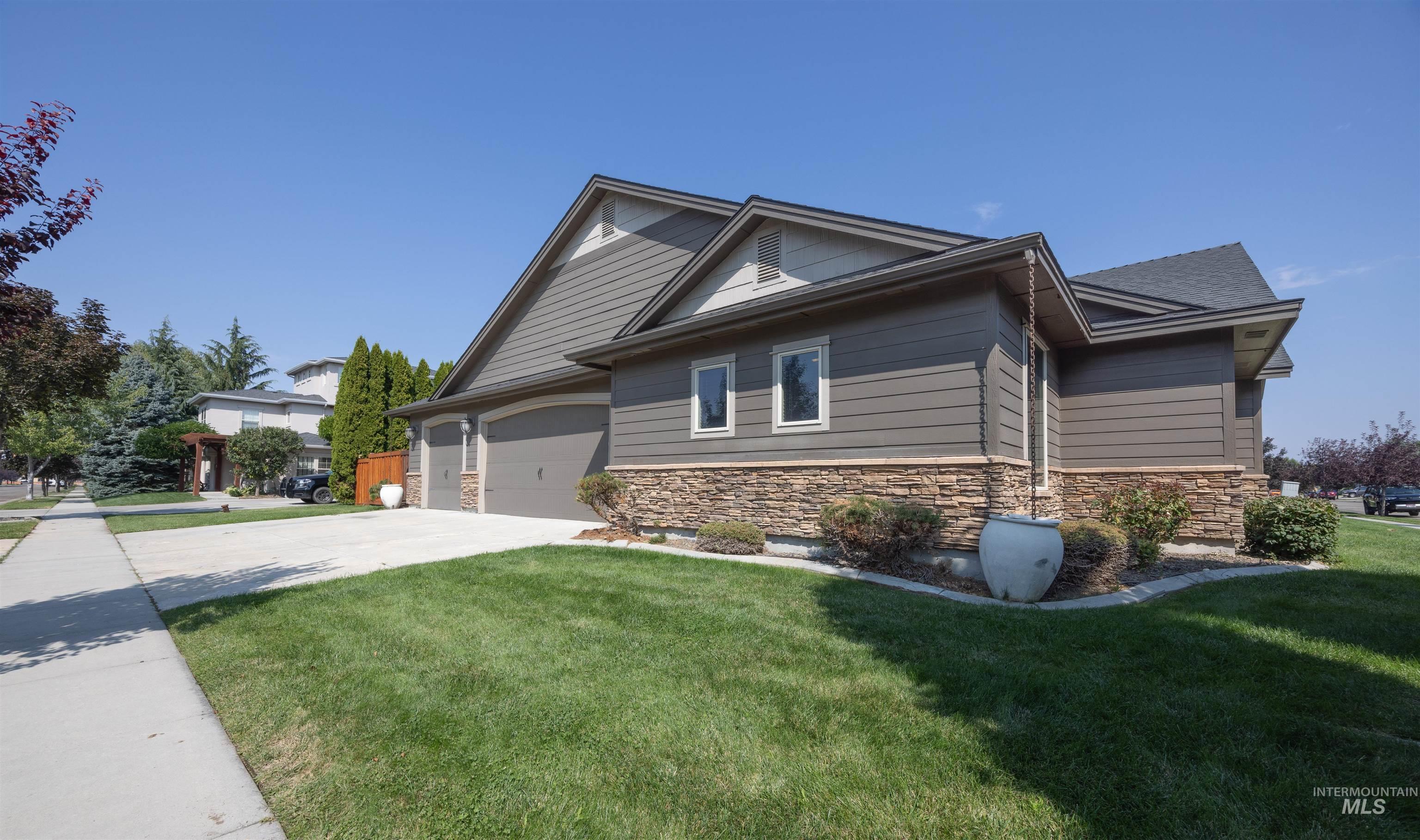 726 E Segundo Street, Meridian, Idaho 83646, 3 Bedrooms, 2.5 Bathrooms, Residential For Sale, Price $674,950,MLS 98930996