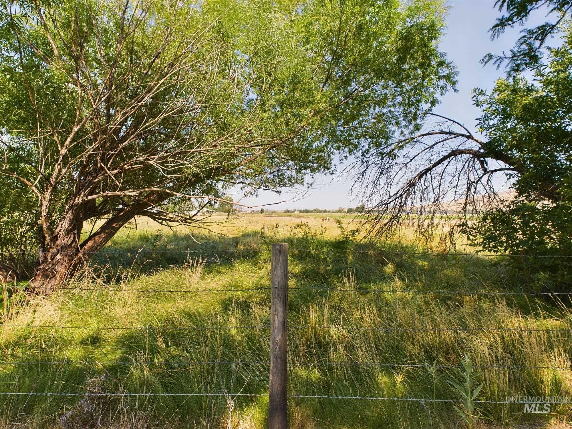 3488 Fuller Road, Emmett, Idaho 83669, 3 Bedrooms, 2 Bathrooms, Residential For Sale, Price $550,000,MLS 98931008