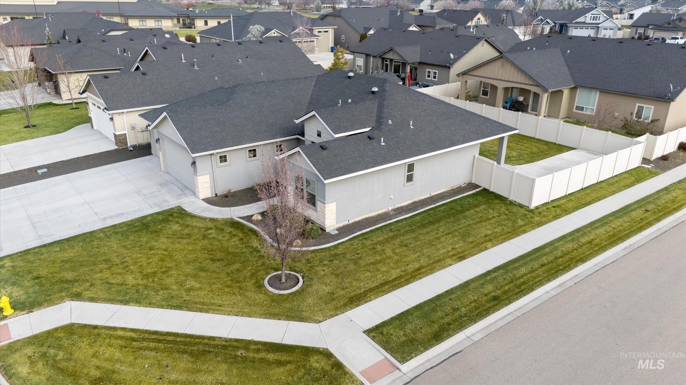 4807 S Lava Springs Loop, Nampa, Idaho 83686, 3 Bedrooms, 2 Bathrooms, Residential For Sale, Price $515,000,MLS 98931018