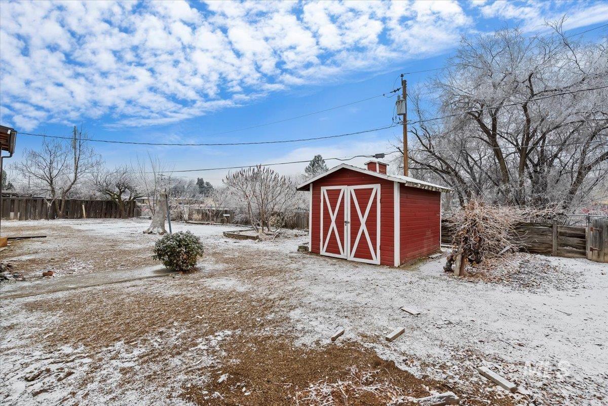 8411 W Brynwood Dr, Boise, Idaho 83704, 4 Bedrooms, 2 Bathrooms, Residential For Sale, Price $360,000,MLS 98931136