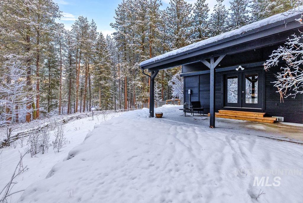 1717 Pine Lakes Ranch Dr, Cascade, Idaho 83611, 3 Bedrooms, 2.5 Bathrooms, Residential For Sale, Price $1,222,999,MLS 98931488