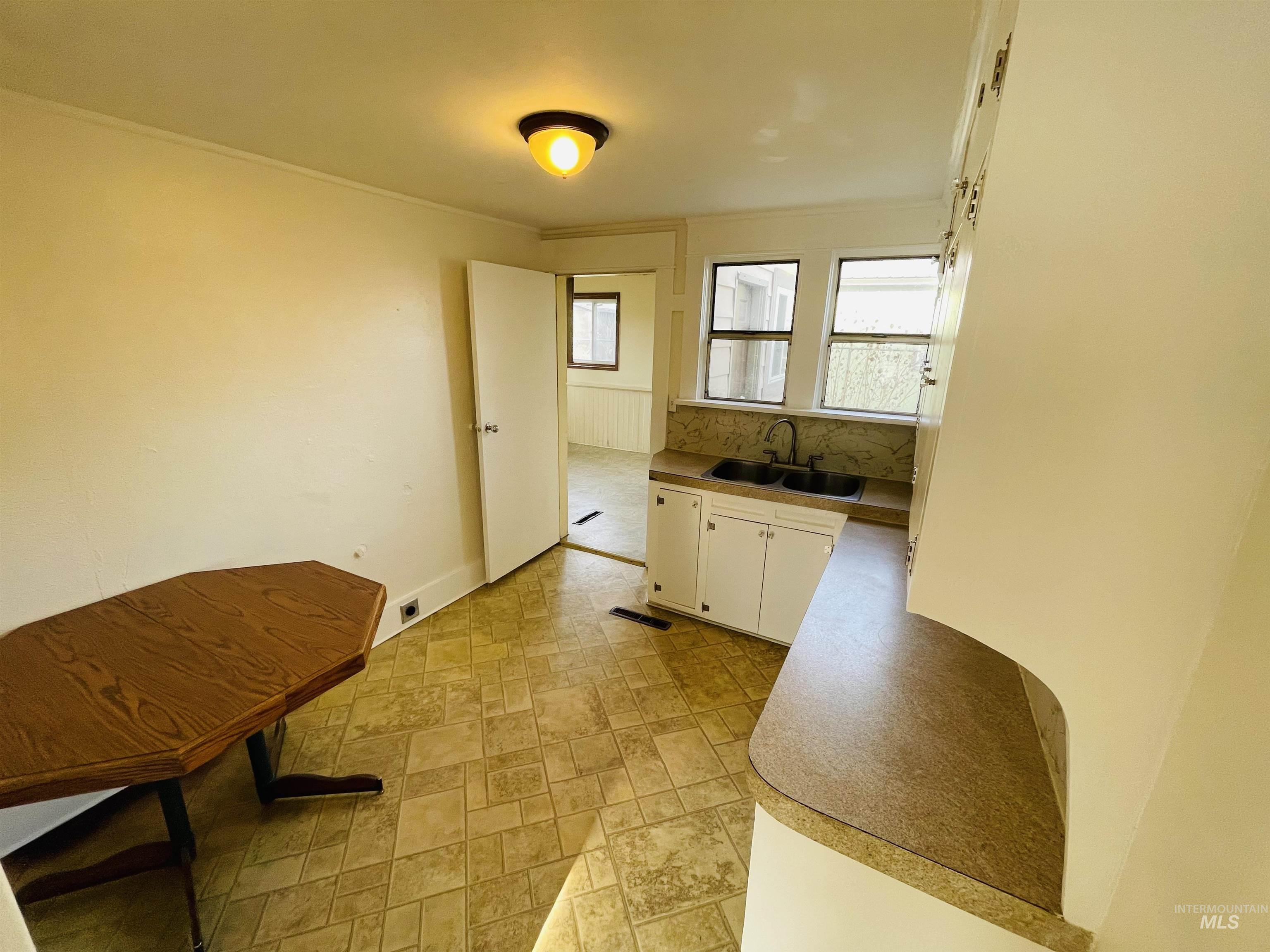 297 NW 8th, Ontario, Oregon 97914, 3 Bedrooms, 1 Bathroom, Residential For Sale, Price $215,000, 98931621