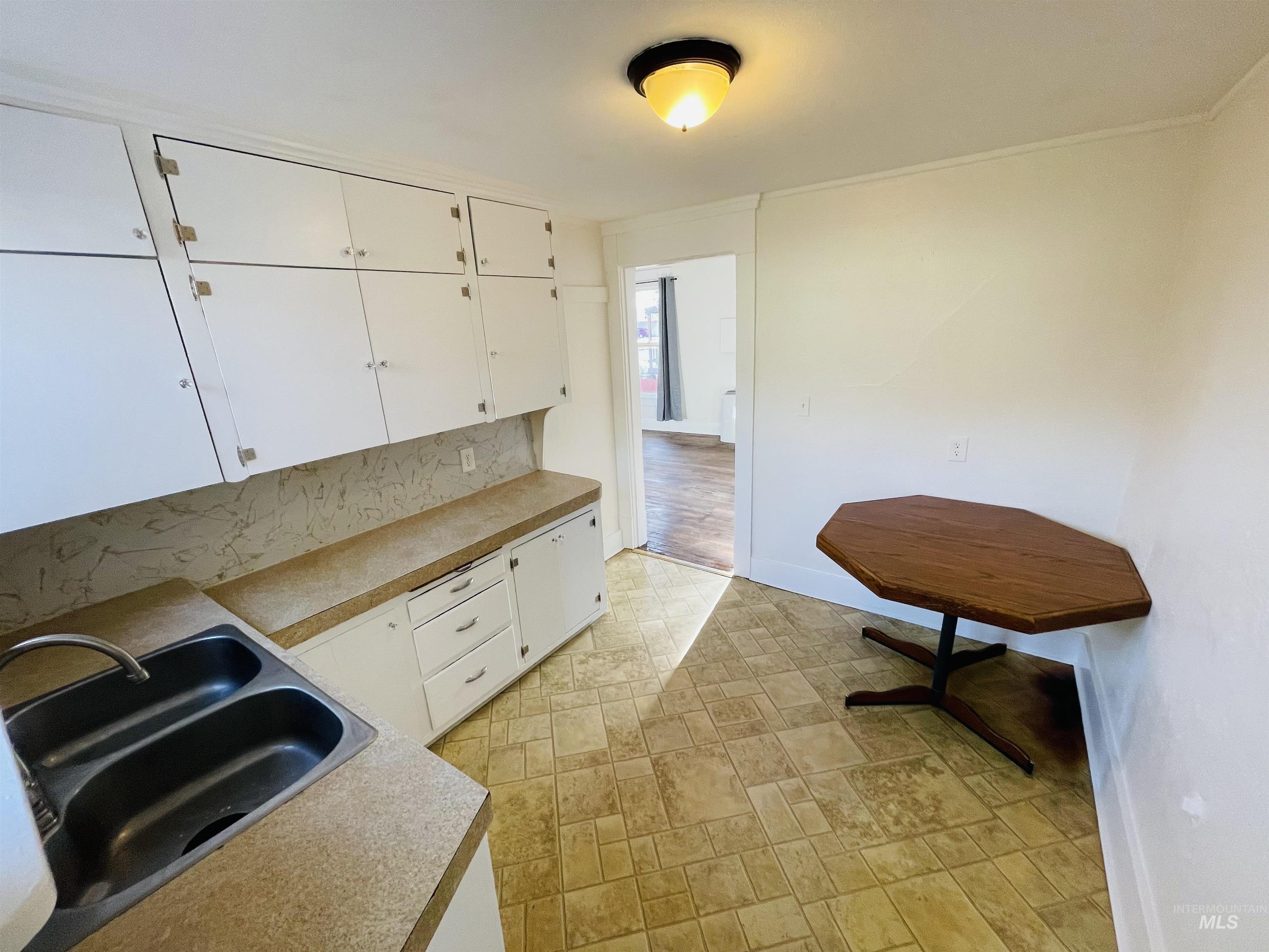 297 NW 8th, Ontario, Oregon 97914, 3 Bedrooms, 1 Bathroom, Residential For Sale, Price $215,000, 98931621