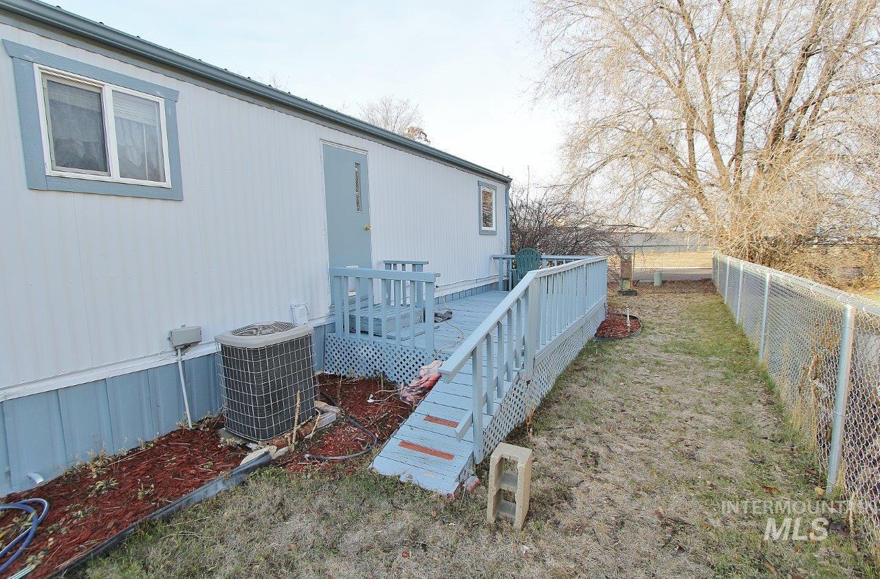 2205 E Linden St., Caldwell, Idaho 83605, 3 Bedrooms, 2 Bathrooms, Residential For Sale, Price $74,900,MLS 98931632