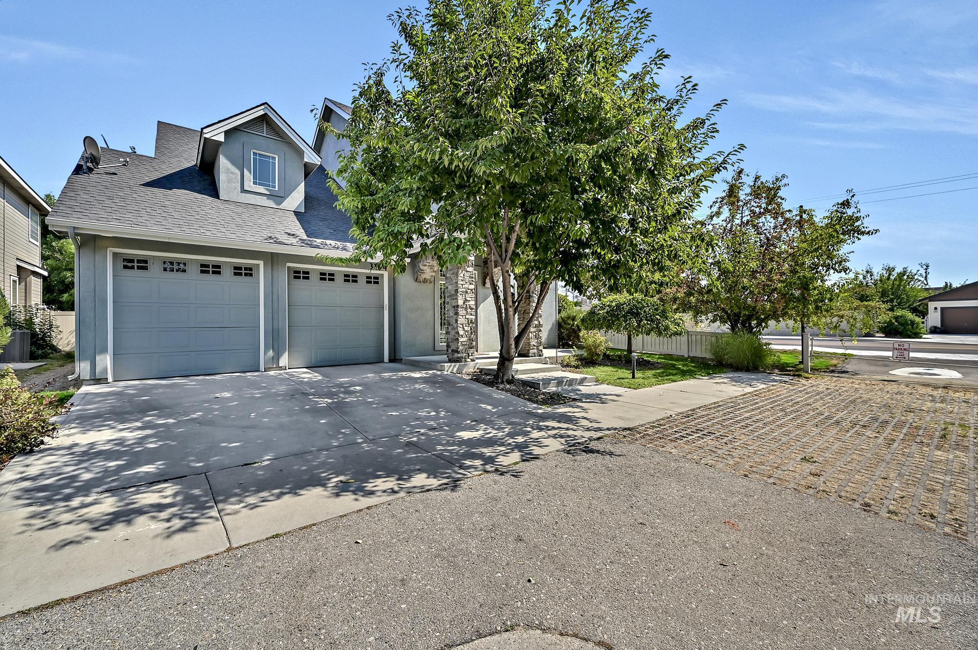 3194 Signorello, Meridian, Idaho 83642, 3 Bedrooms, 2.5 Bathrooms, Residential For Sale, Price $489,900,MLS 98931827