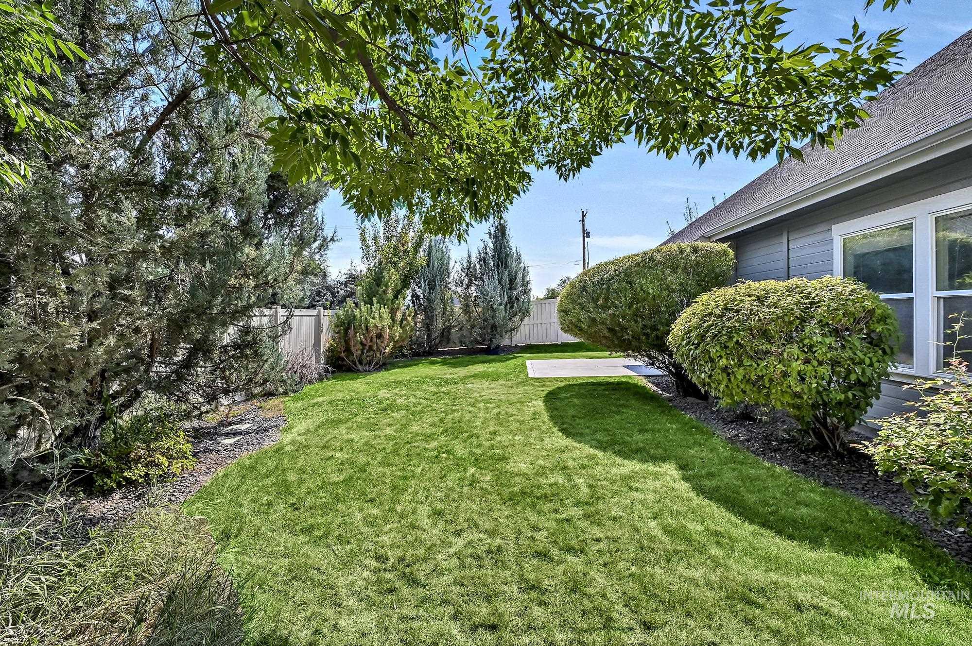 3194 Signorello, Meridian, Idaho 83642, 3 Bedrooms, 2.5 Bathrooms, Residential For Sale, Price $489,900,MLS 98931827