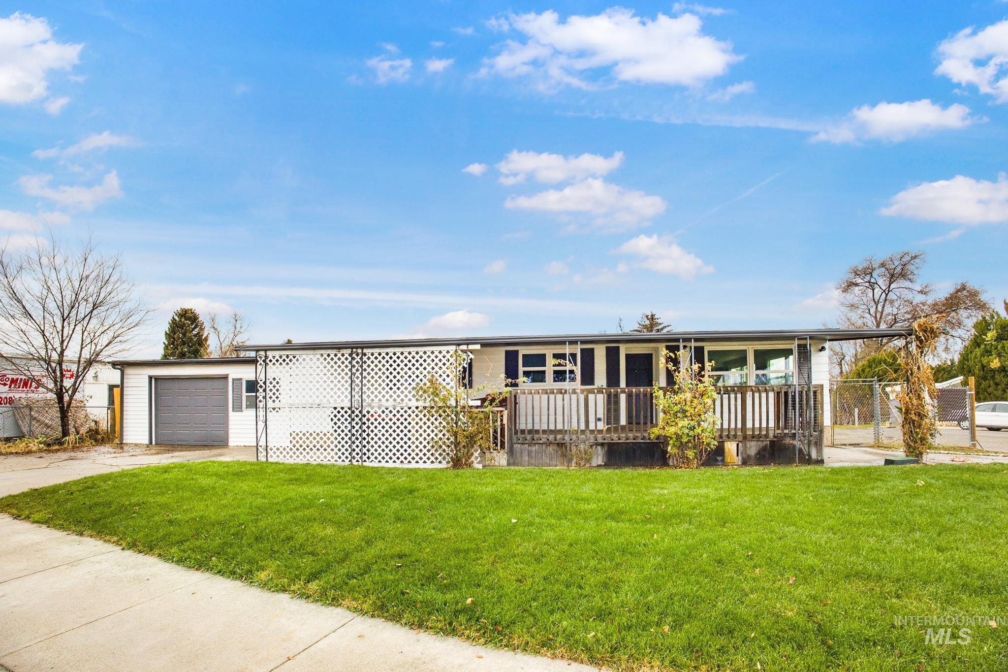 69 S Rose Circle, Meridian, Idaho 83642, 3 Bedrooms, 2 Bathrooms, Residential For Sale, Price $289,900, 98932037