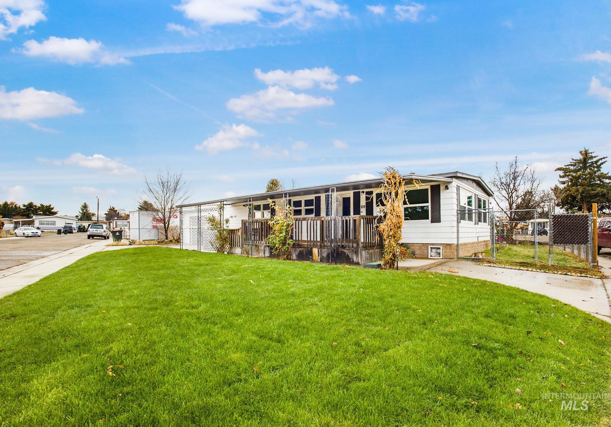 69 S Rose Circle, Meridian, Idaho 83642, 3 Bedrooms, 2 Bathrooms, Residential For Sale, Price $289,900, 98932037