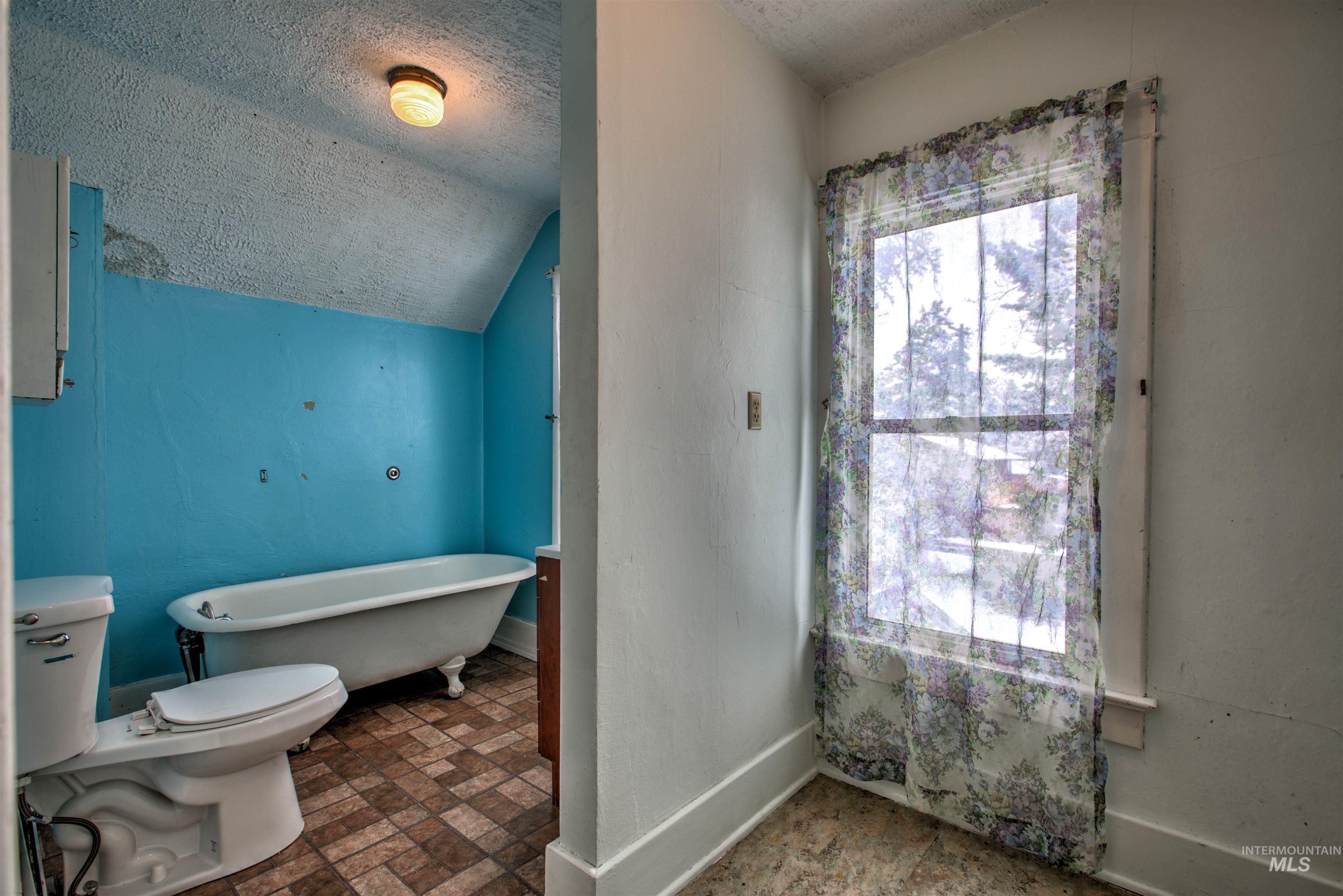 601 1st Ave East, Jerome, Idaho 83338, 3 Bedrooms, 1.5 Bathrooms, Residential For Sale, Price $300,000, 98932060