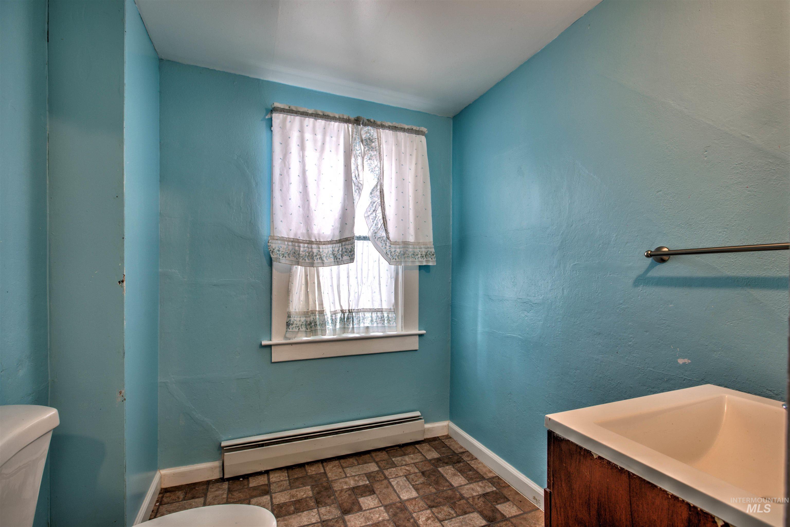 601 1st Ave East, Jerome, Idaho 83338, 3 Bedrooms, 1.5 Bathrooms, Residential For Sale, Price $300,000, 98932060