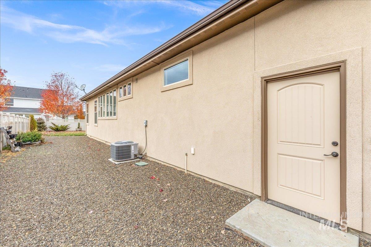 4595 N Tirso Ave, Meridian, Idaho 83646, 3 Bedrooms, 2 Bathrooms, Residential For Sale, Price $675,000,MLS 98932255