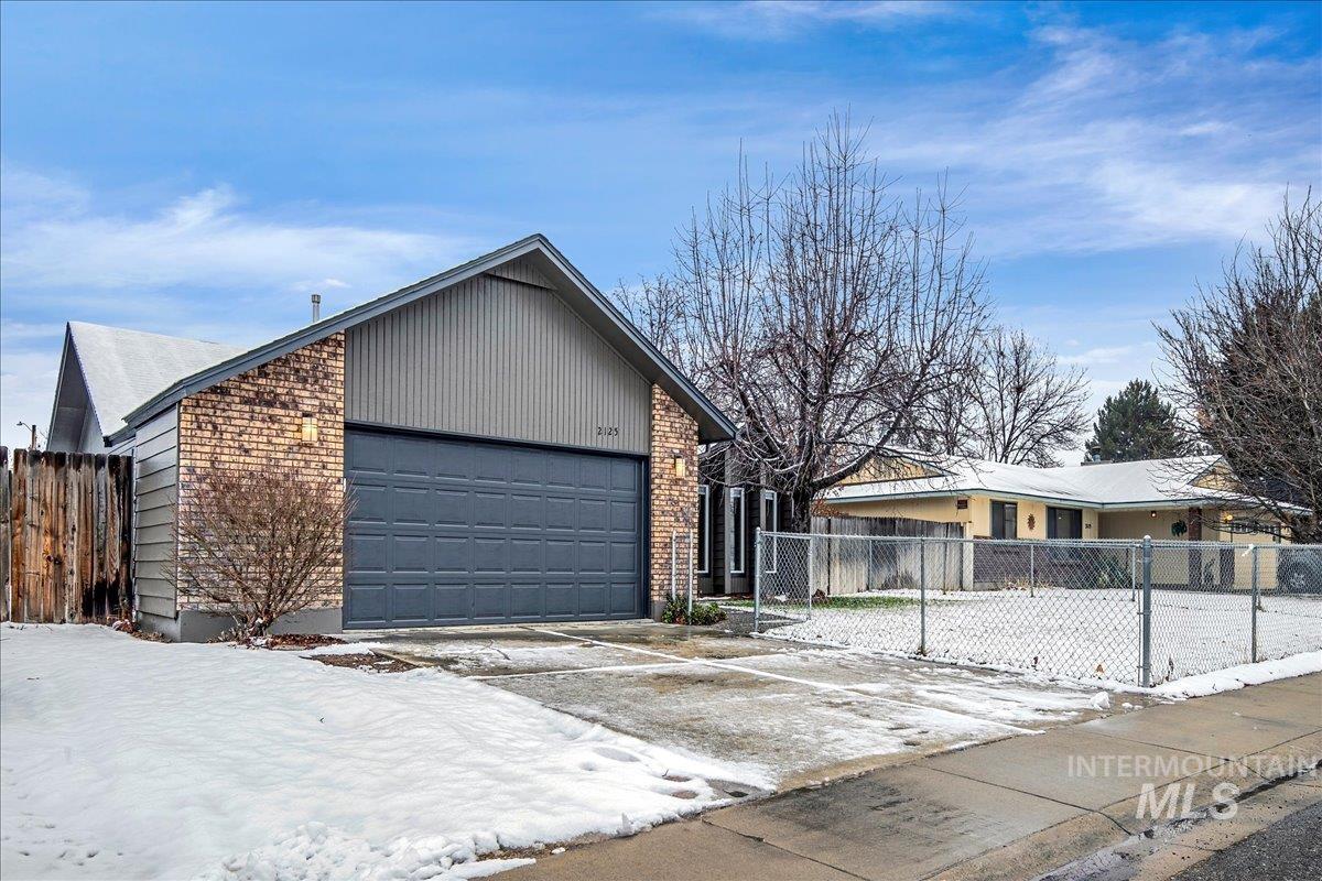 2125 S Juniper Street, Nampa, Idaho 83686, 3 Bedrooms, 2 Bathrooms, Residential For Sale, Price $359,900,MLS 98932323