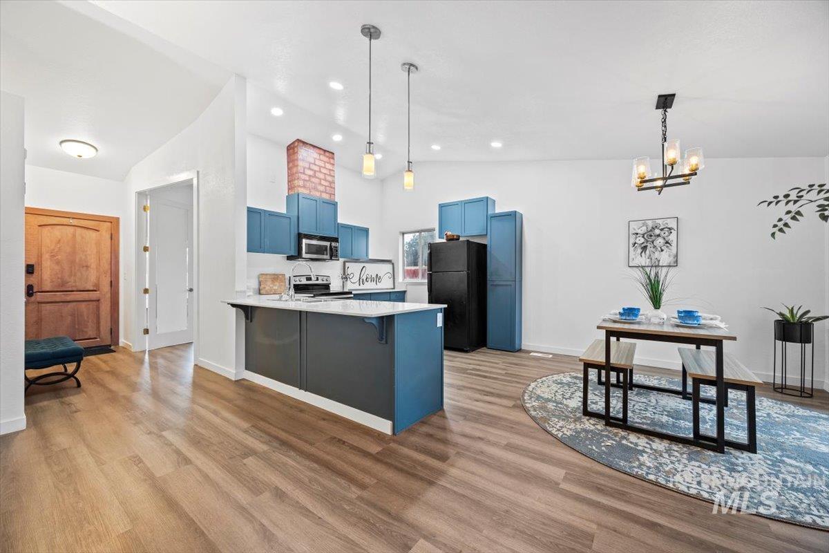 10588 W Silver City Ct., Boise, Idaho 83704, 3 Bedrooms, 2 Bathrooms, Residential For Sale, Price $425,000,MLS 98932365