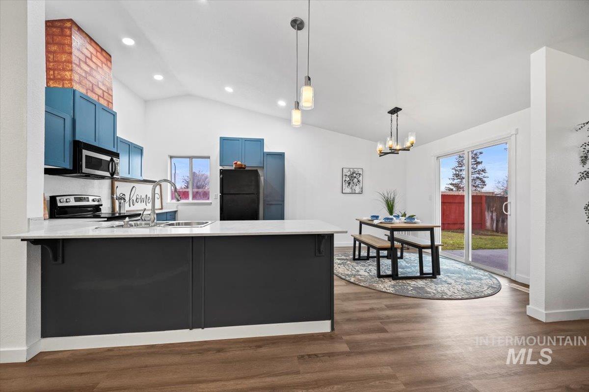 10588 W Silver City Ct., Boise, Idaho 83704, 3 Bedrooms, 2 Bathrooms, Residential For Sale, Price $425,000,MLS 98932365