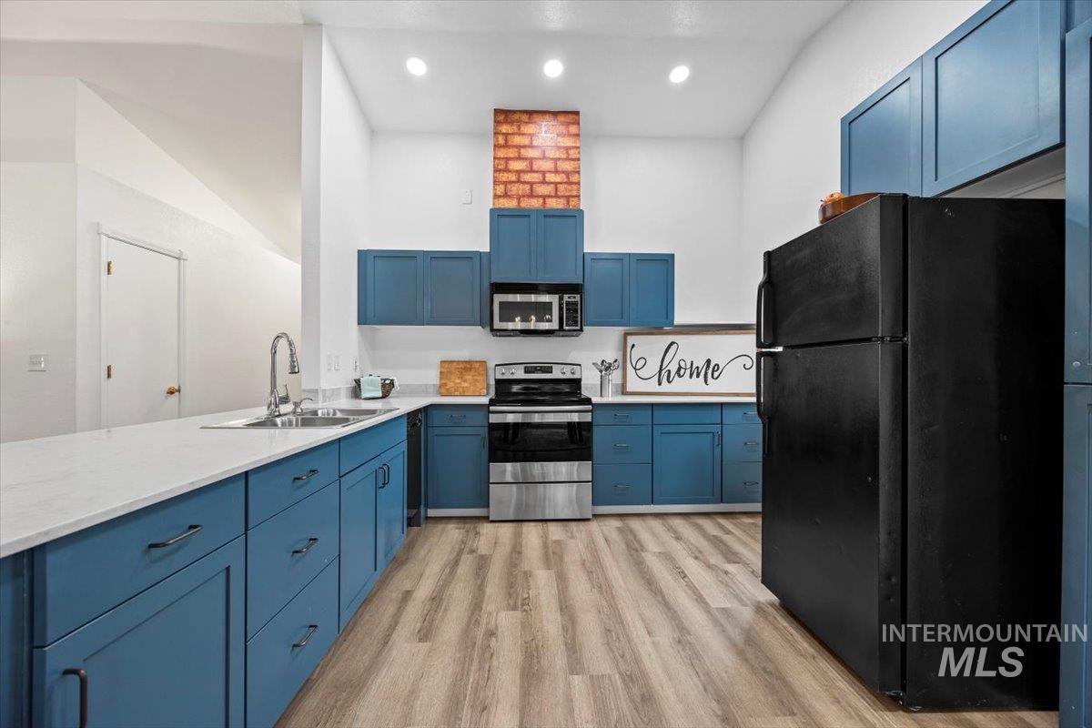 10588 W Silver City Ct., Boise, Idaho 83704, 3 Bedrooms, 2 Bathrooms, Residential For Sale, Price $425,000,MLS 98932365