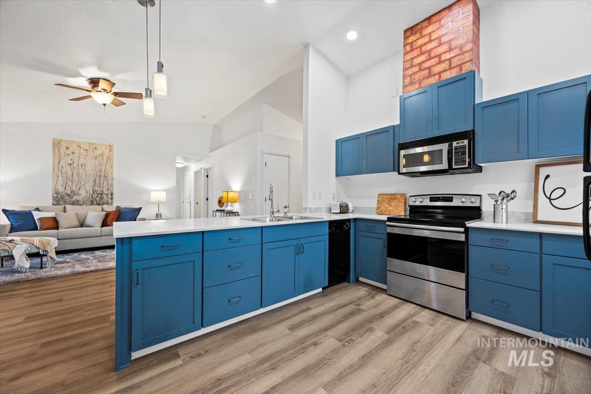 10588 W Silver City Ct., Boise, Idaho 83704, 3 Bedrooms, 2 Bathrooms, Residential For Sale, Price $425,000,MLS 98932365