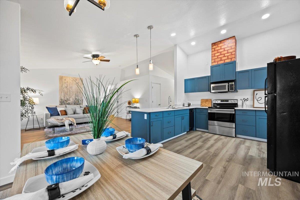 10588 W Silver City Ct., Boise, Idaho 83704, 3 Bedrooms, 2 Bathrooms, Residential For Sale, Price $425,000,MLS 98932365