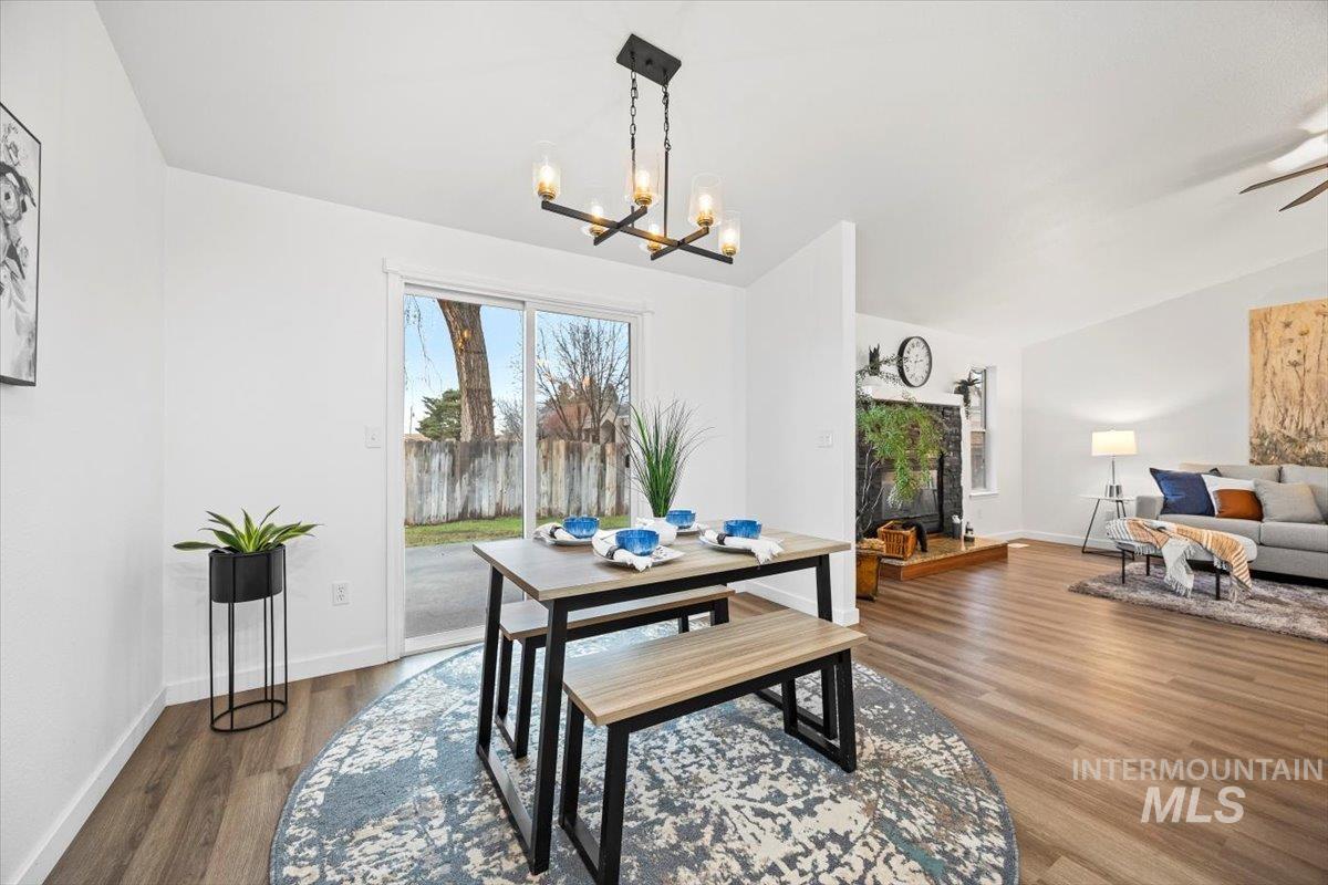 10588 W Silver City Ct., Boise, Idaho 83704, 3 Bedrooms, 2 Bathrooms, Residential For Sale, Price $425,000,MLS 98932365