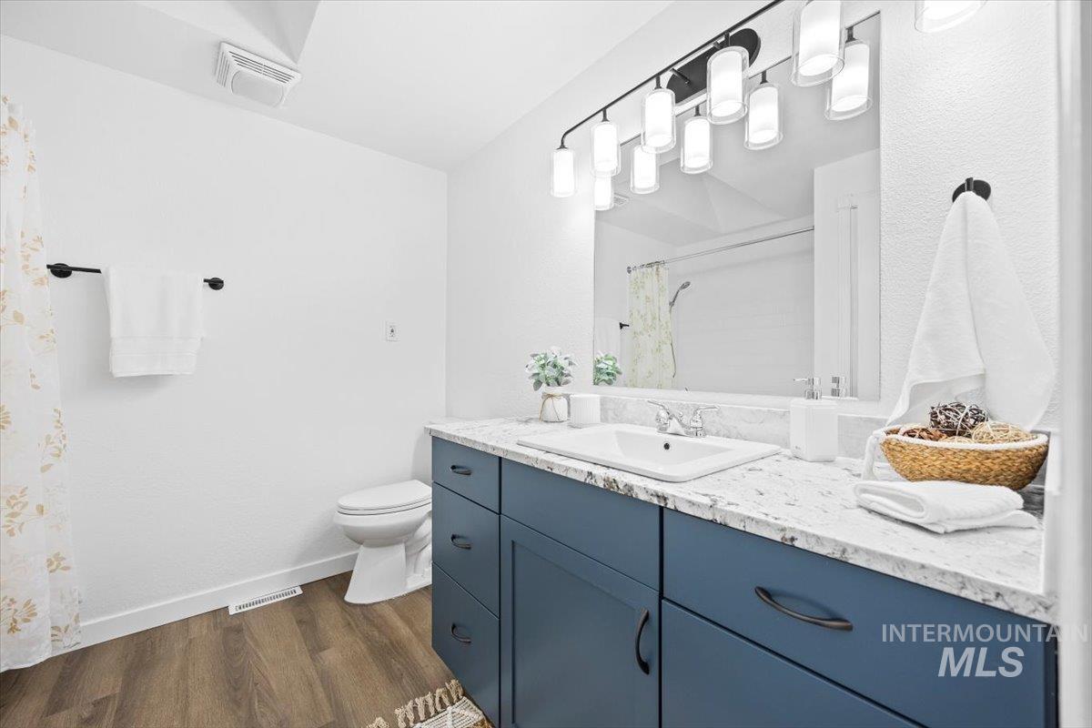 10588 W Silver City Ct., Boise, Idaho 83704, 3 Bedrooms, 2 Bathrooms, Residential For Sale, Price $425,000,MLS 98932365