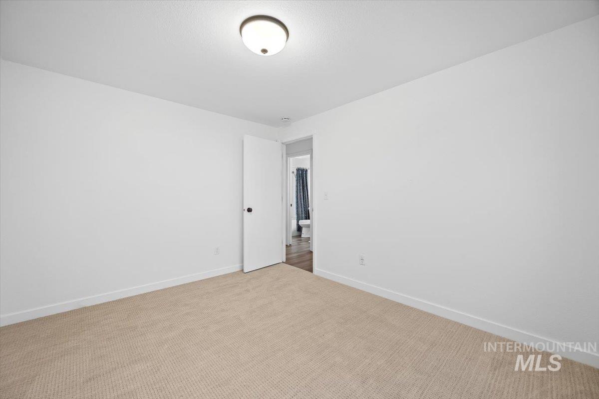 10588 W Silver City Ct., Boise, Idaho 83704, 3 Bedrooms, 2 Bathrooms, Residential For Sale, Price $425,000,MLS 98932365