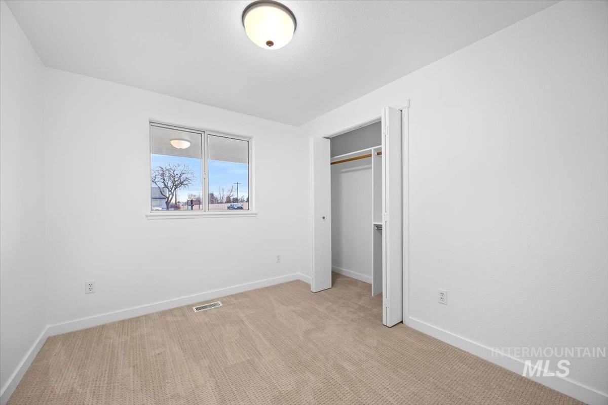 10588 W Silver City Ct., Boise, Idaho 83704, 3 Bedrooms, 2 Bathrooms, Residential For Sale, Price $425,000,MLS 98932365