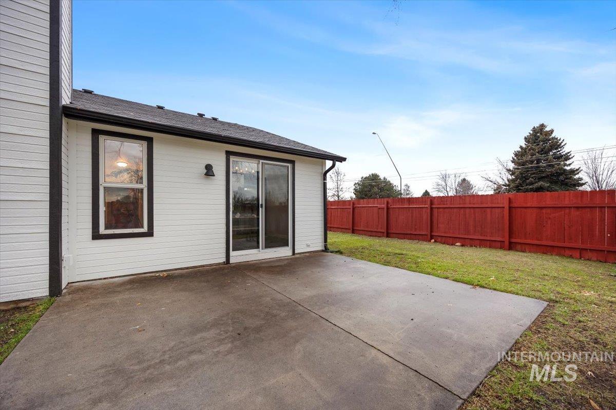 10588 W Silver City Ct., Boise, Idaho 83704, 3 Bedrooms, 2 Bathrooms, Residential For Sale, Price $425,000,MLS 98932365