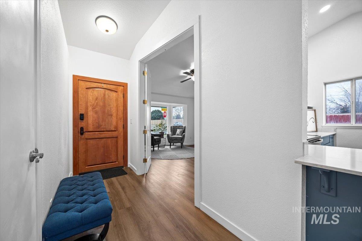 10588 W Silver City Ct., Boise, Idaho 83704, 3 Bedrooms, 2 Bathrooms, Residential For Sale, Price $425,000,MLS 98932365