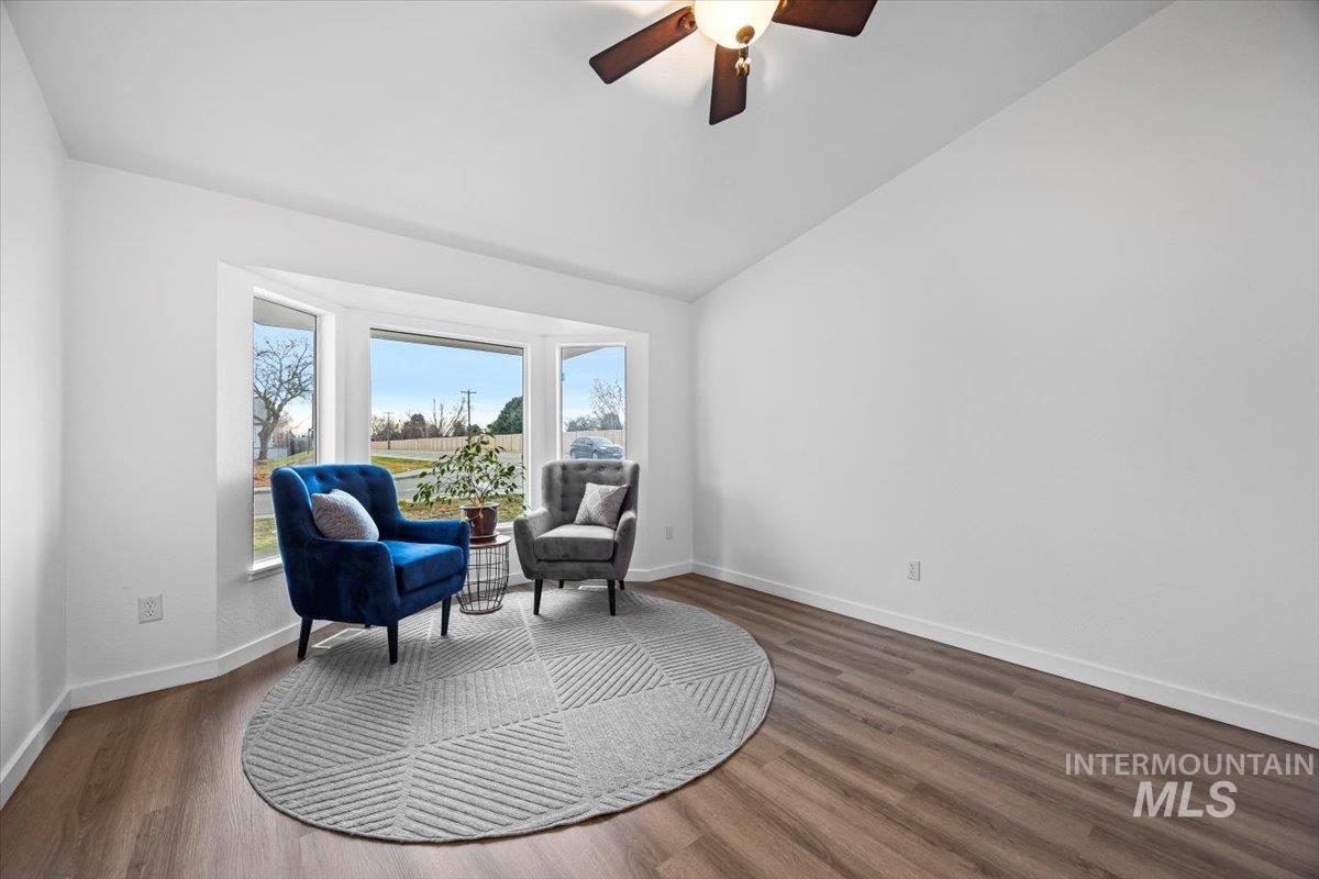 10588 W Silver City Ct., Boise, Idaho 83704, 3 Bedrooms, 2 Bathrooms, Residential For Sale, Price $425,000,MLS 98932365