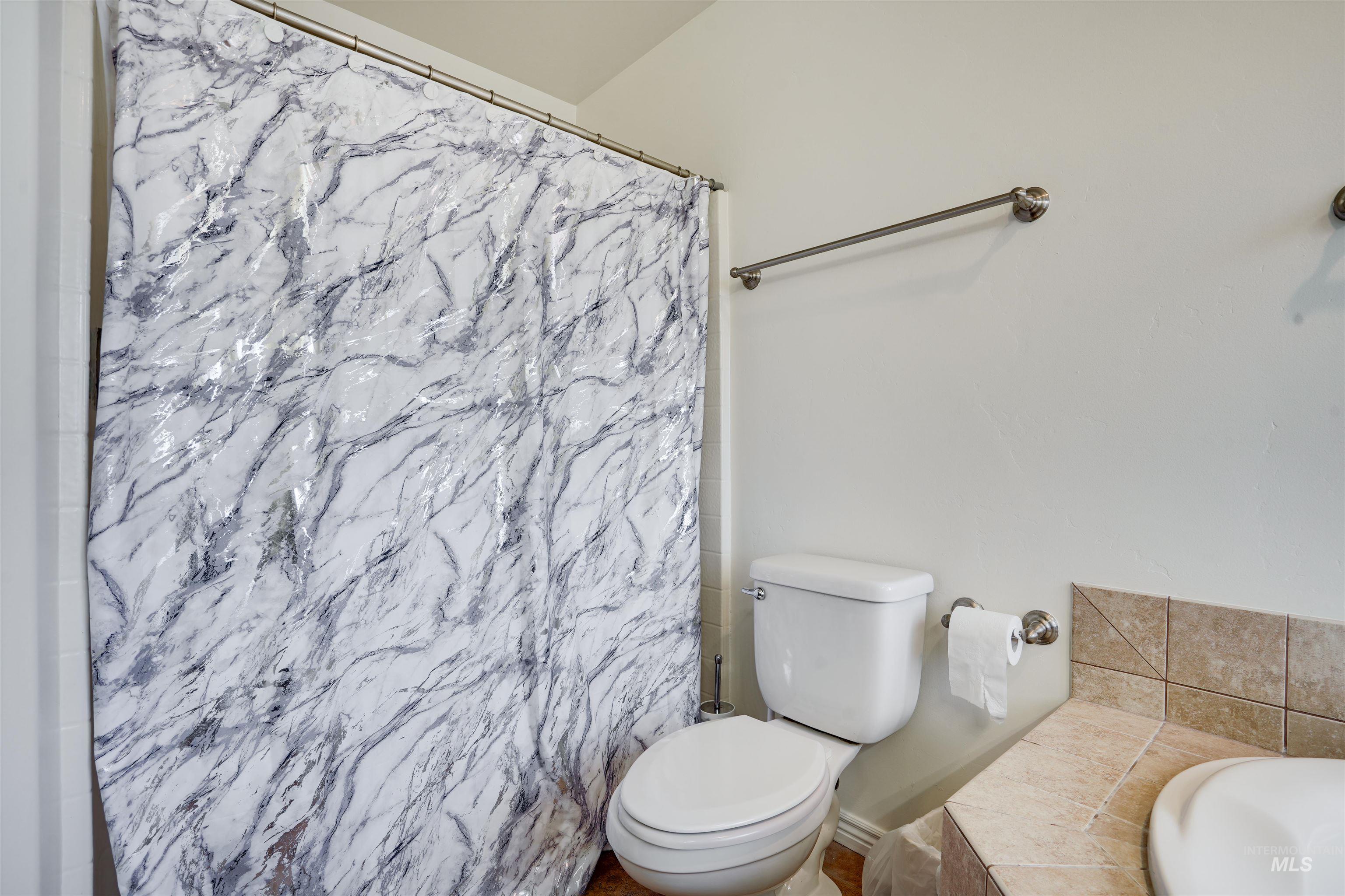 23 N 950 E, Declo, Idaho 83323, 5 Bedrooms, 3 Bathrooms, Residential For Sale, Price $600,000,MLS 98932379