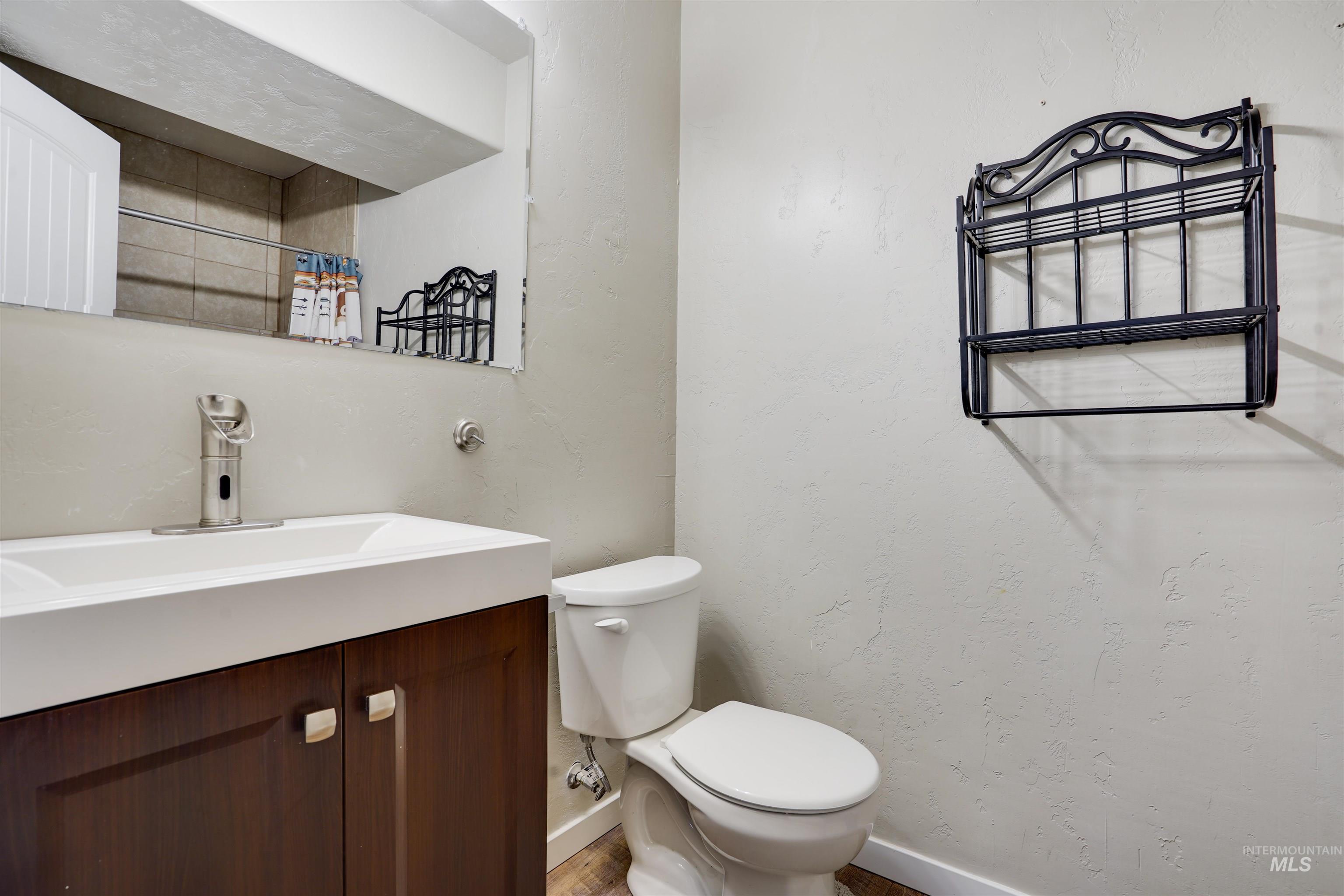 23 N 950 E, Declo, Idaho 83323, 5 Bedrooms, 3 Bathrooms, Residential For Sale, Price $600,000,MLS 98932379