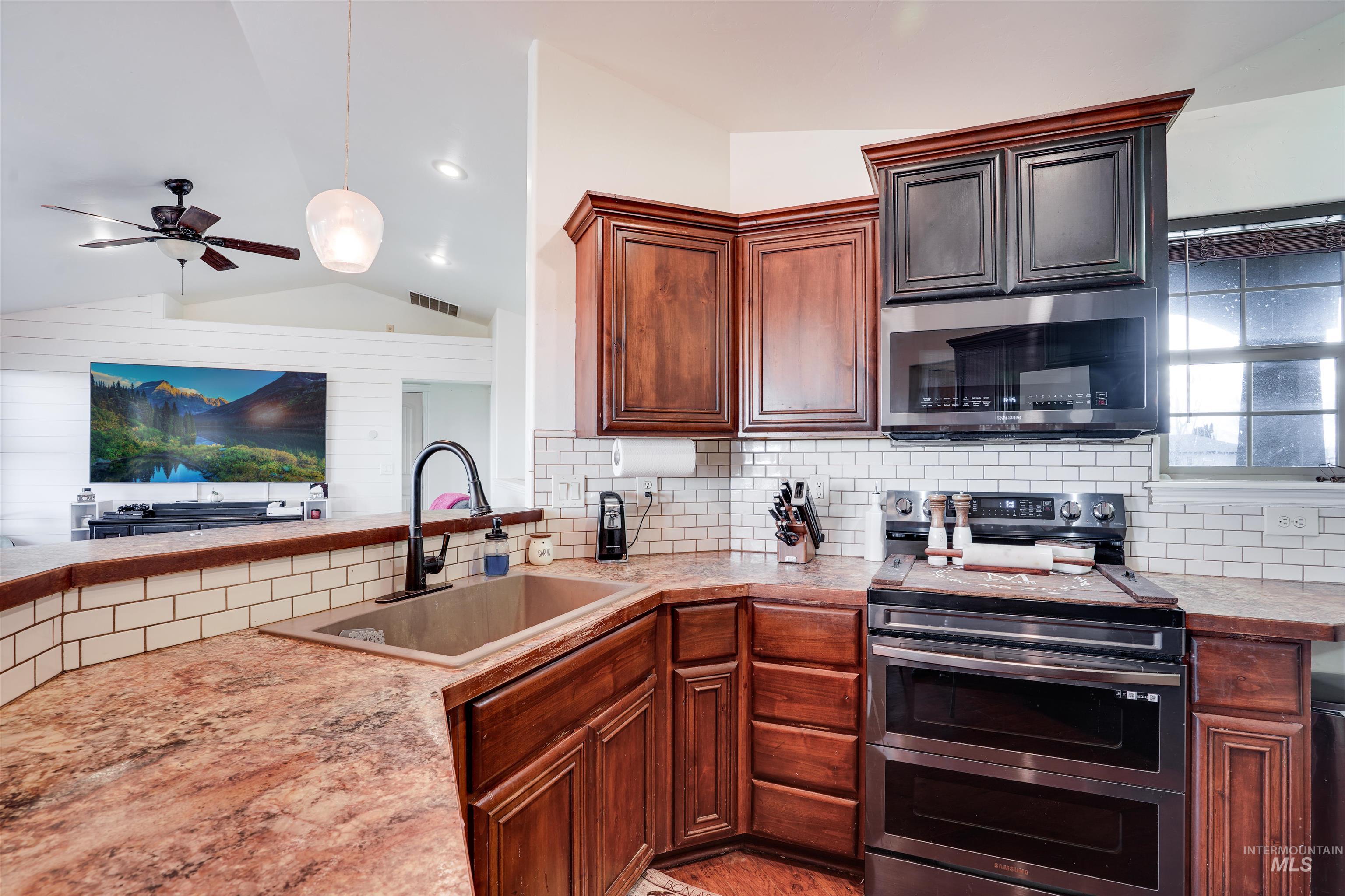 23 N 950 E, Declo, Idaho 83323, 5 Bedrooms, 3 Bathrooms, Residential For Sale, Price $600,000,MLS 98932379