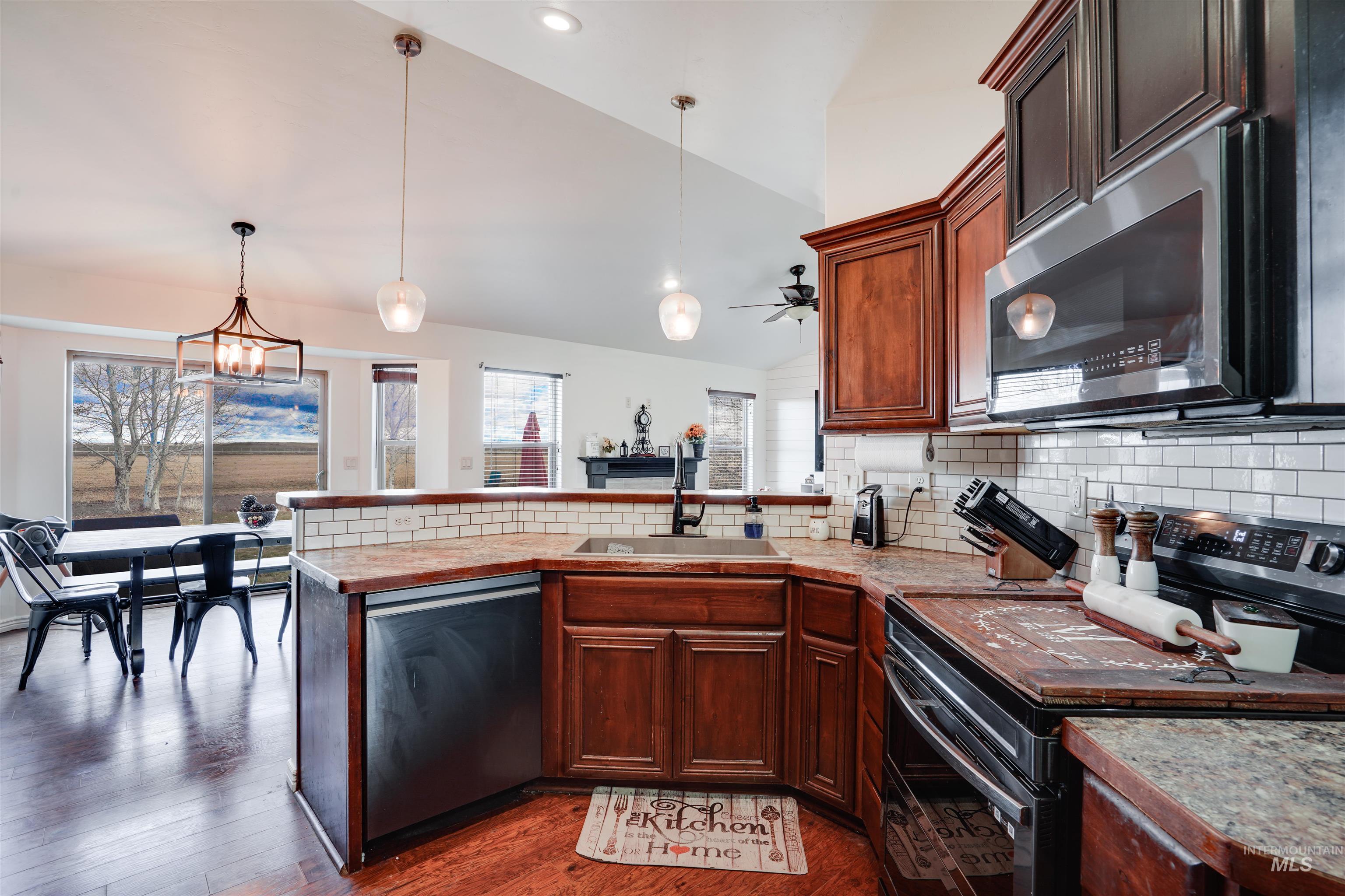 23 N 950 E, Declo, Idaho 83323, 5 Bedrooms, 3 Bathrooms, Residential For Sale, Price $600,000,MLS 98932379