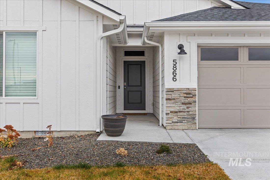 5866 W Aegean Dr, Meridian, Idaho 83646, 4 Bedrooms, 2 Bathrooms, Residential For Sale, Price $489,000,MLS 98932506