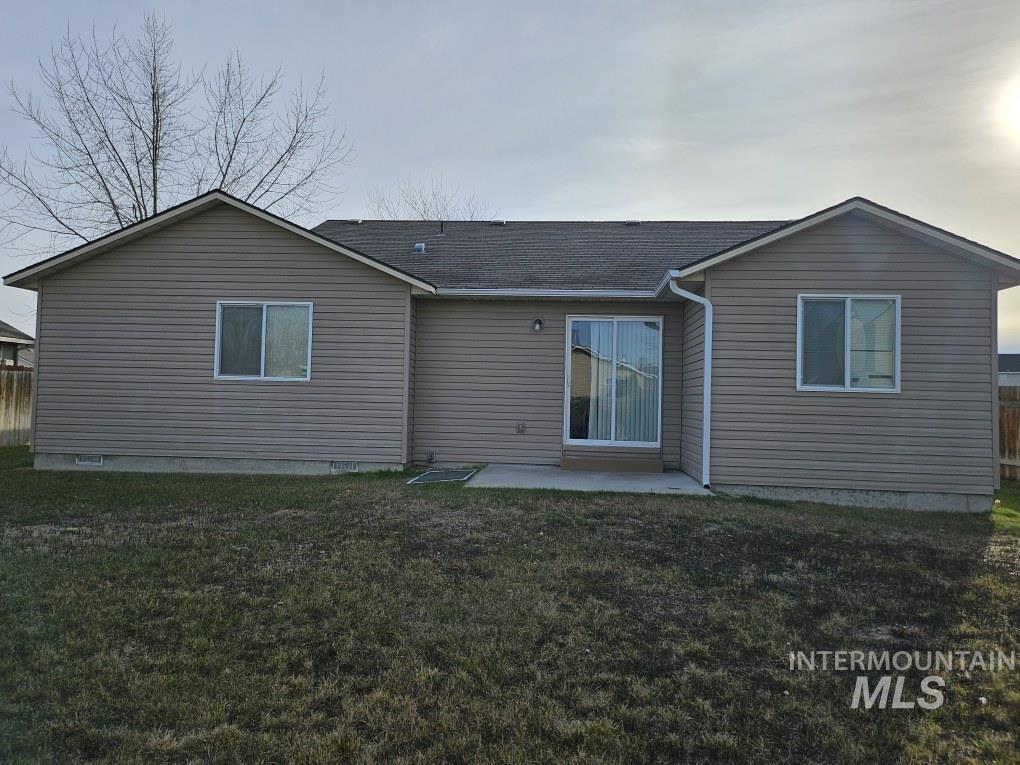 2318 W Lake Point Ct, Nampa, Idaho 83651-8175, 4 Bedrooms, 2 Bathrooms, Residential For Sale, Price $315,000,MLS 98932638