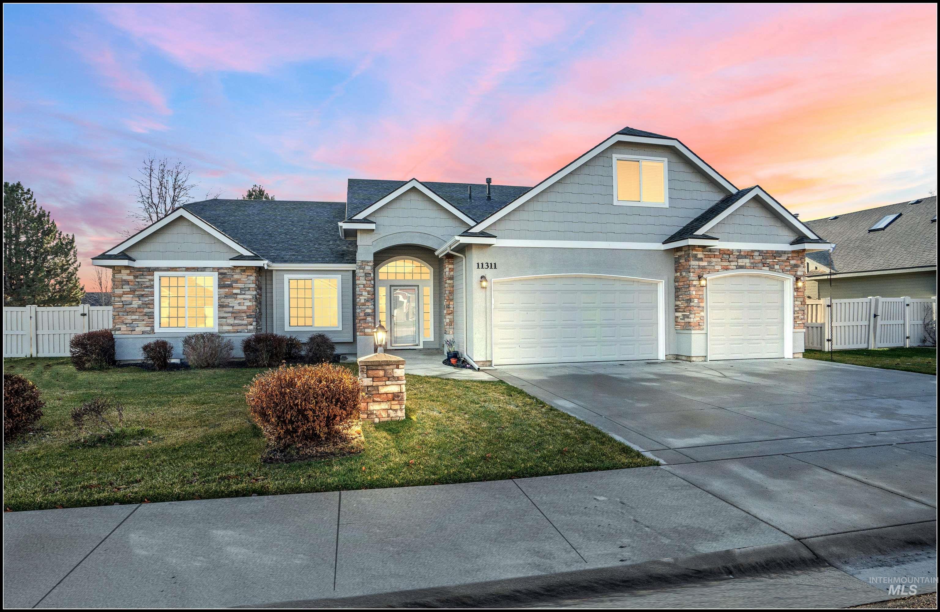 11311 W Creekrapids Dr, Star, Idaho 83669, 4 Bedrooms, 3.5 Bathrooms, Residential For Sale, Price $724,900,MLS 98932658