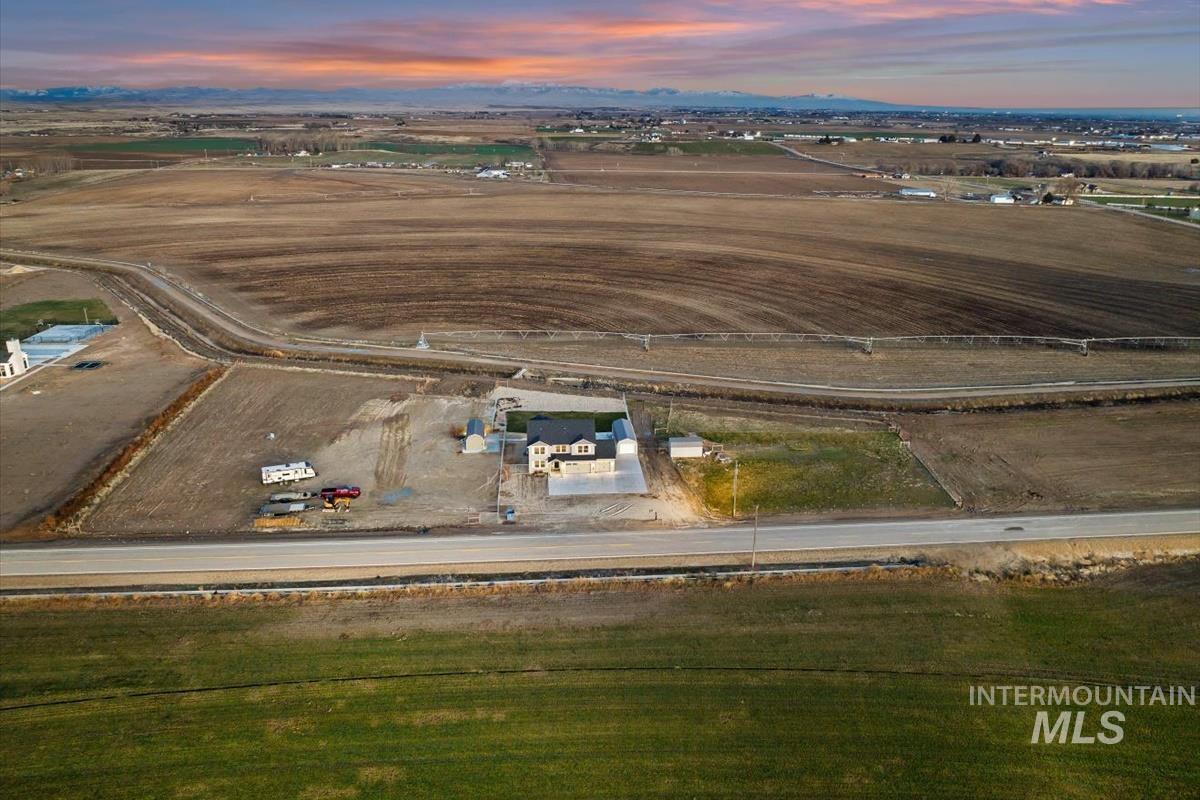 27286 Freezout Rd., Caldwell, Idaho 83607, 5 Bedrooms, 3.5 Bathrooms, Residential For Sale, Price $977,900,MLS 98932736