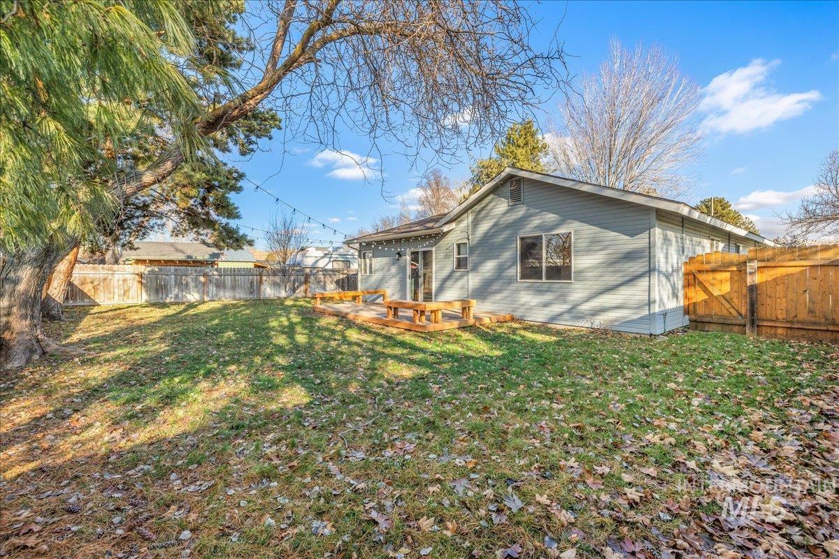 6247 N Hastings Ave., Boise, Idaho 83714, 3 Bedrooms, 2 Bathrooms, Residential For Sale, Price $475,000,MLS 98932879