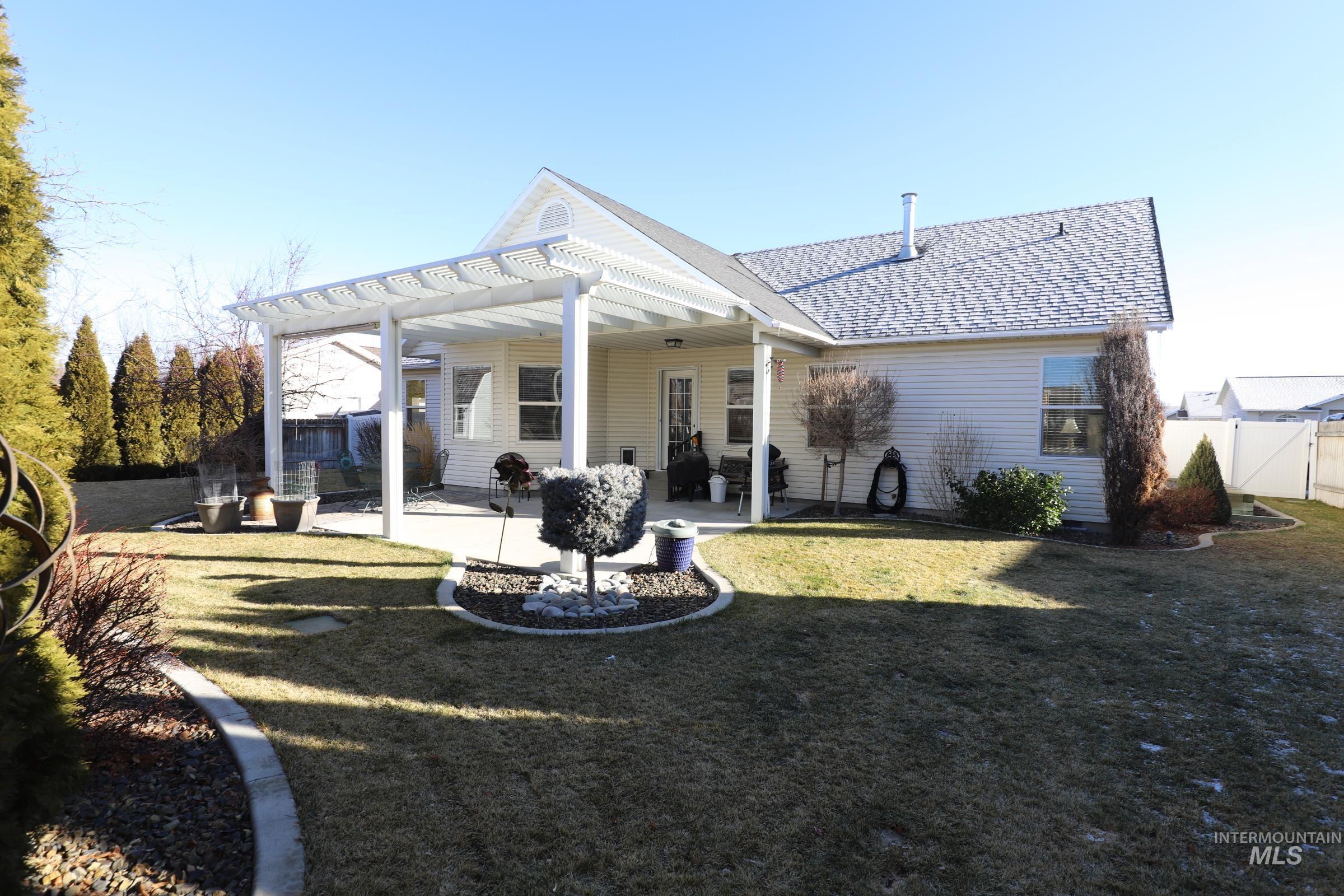 1075 Centennial Drive, Twin Falls, Idaho 83301, 3 Bedrooms, 2 Bathrooms, Residential For Sale, Price $425,000,MLS 98933154